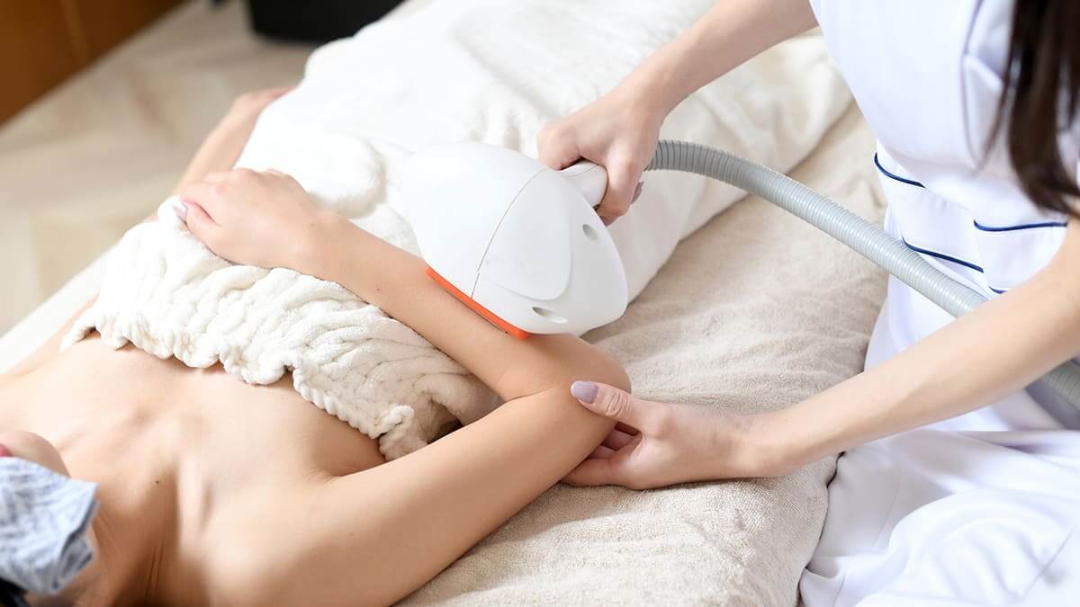 医療脱毛とエステ脱毛、どちらが良いの?