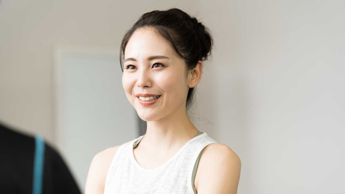 質問している女性