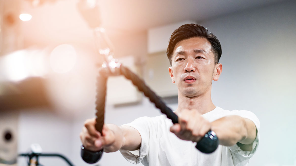 トレーニング中の男性