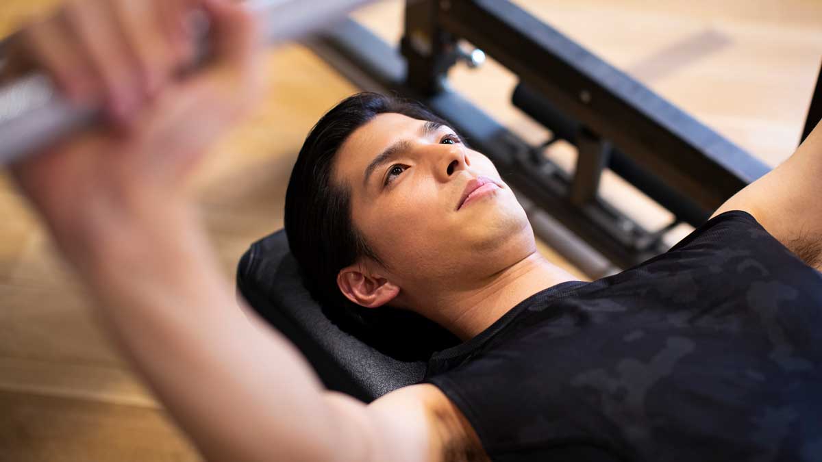 トレーニング中の男性